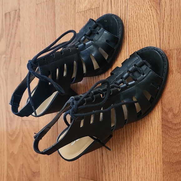 Soda Shoes - Black 2" Heel shoes, size 6 1/2